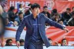 山东男篮与山东U18全运男篮热身 邱彪：大人打小孩 讲究精神状态